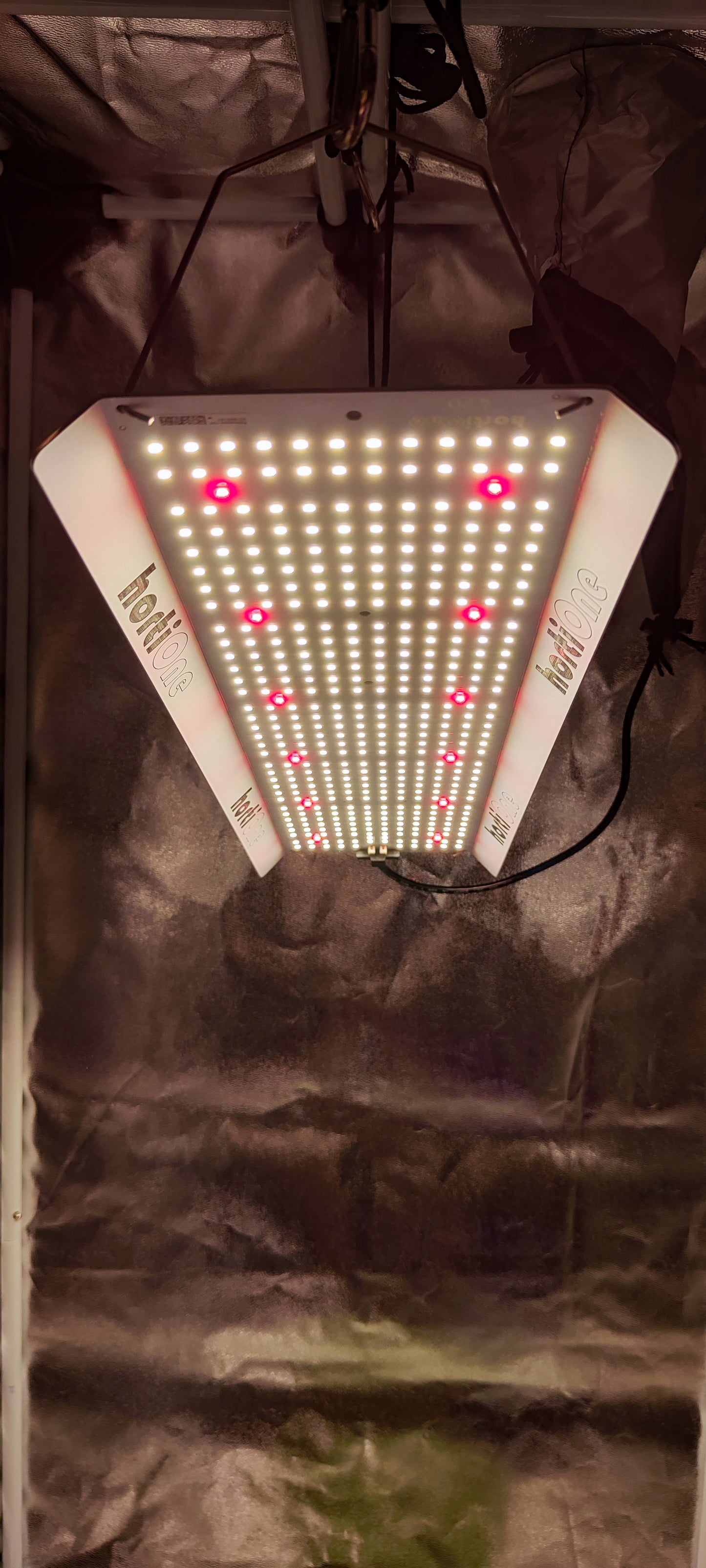hortiONE 420 LED Grow Light 150W – Vollspektrum