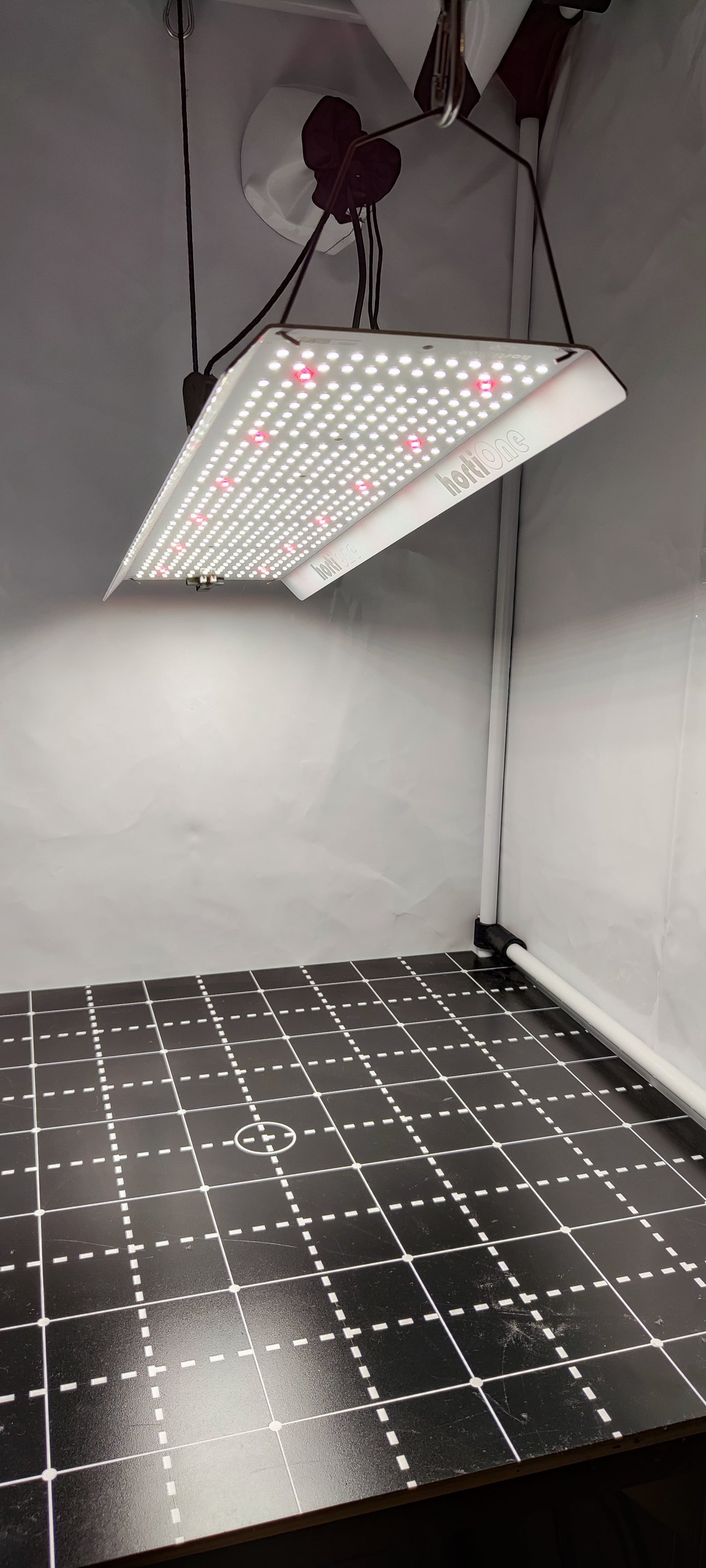 hortiONE 420 LED Grow Light 150W – Vollspektrum